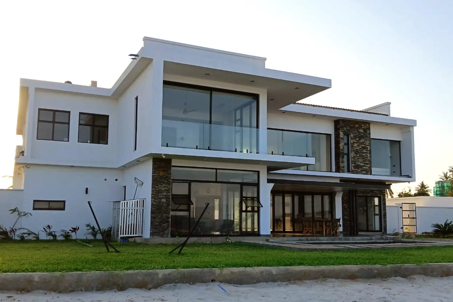 richards1 1536x1024 1